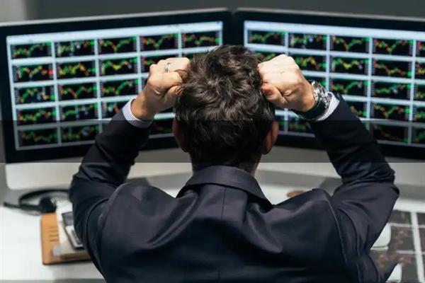 股票配资炒股公司 白巧：目前福克斯比哈珀更出色 他的经验和领导力对马刺很重要